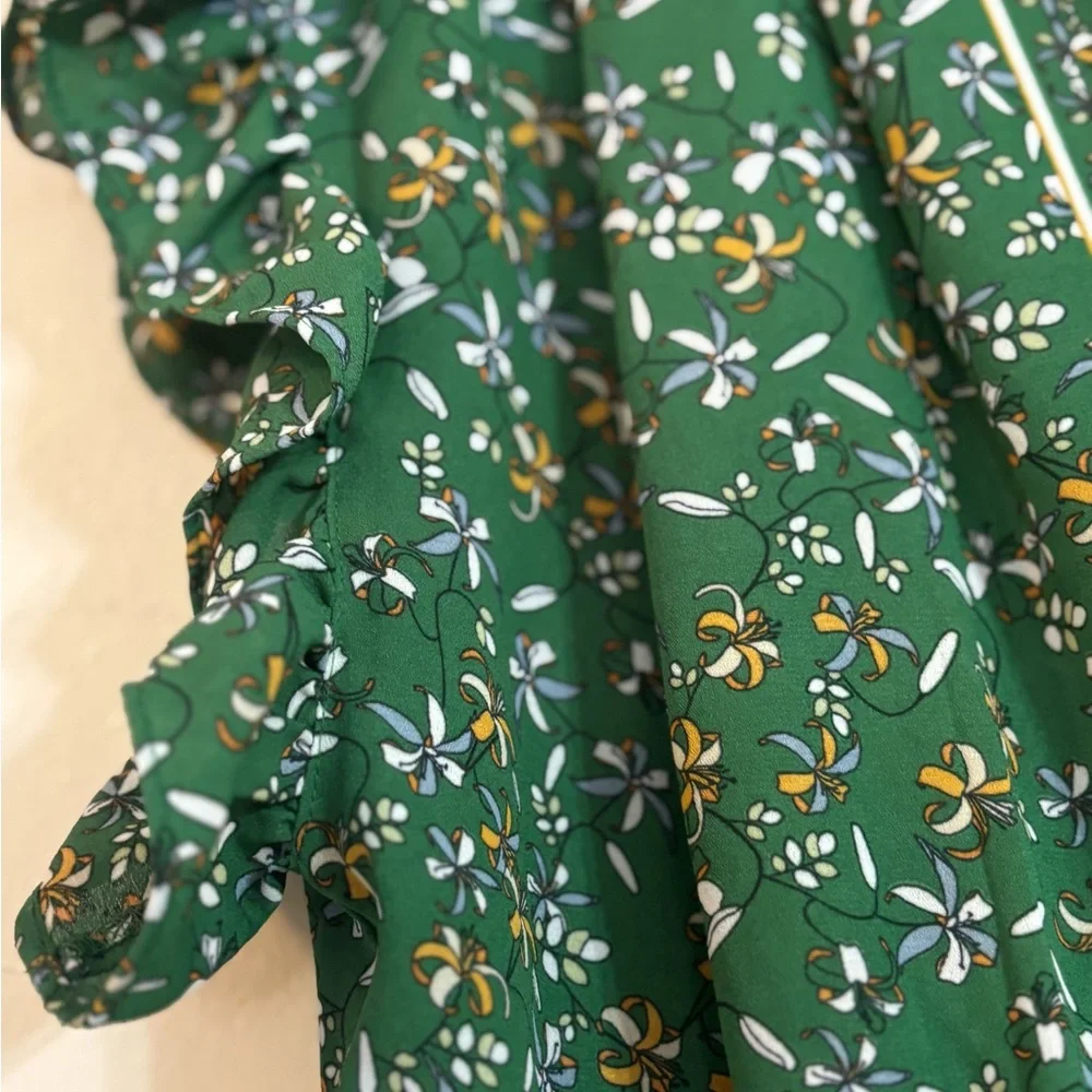 Max Studio Green Floral Tie-Waist V-Neck Blouse - Picture 6 of 8